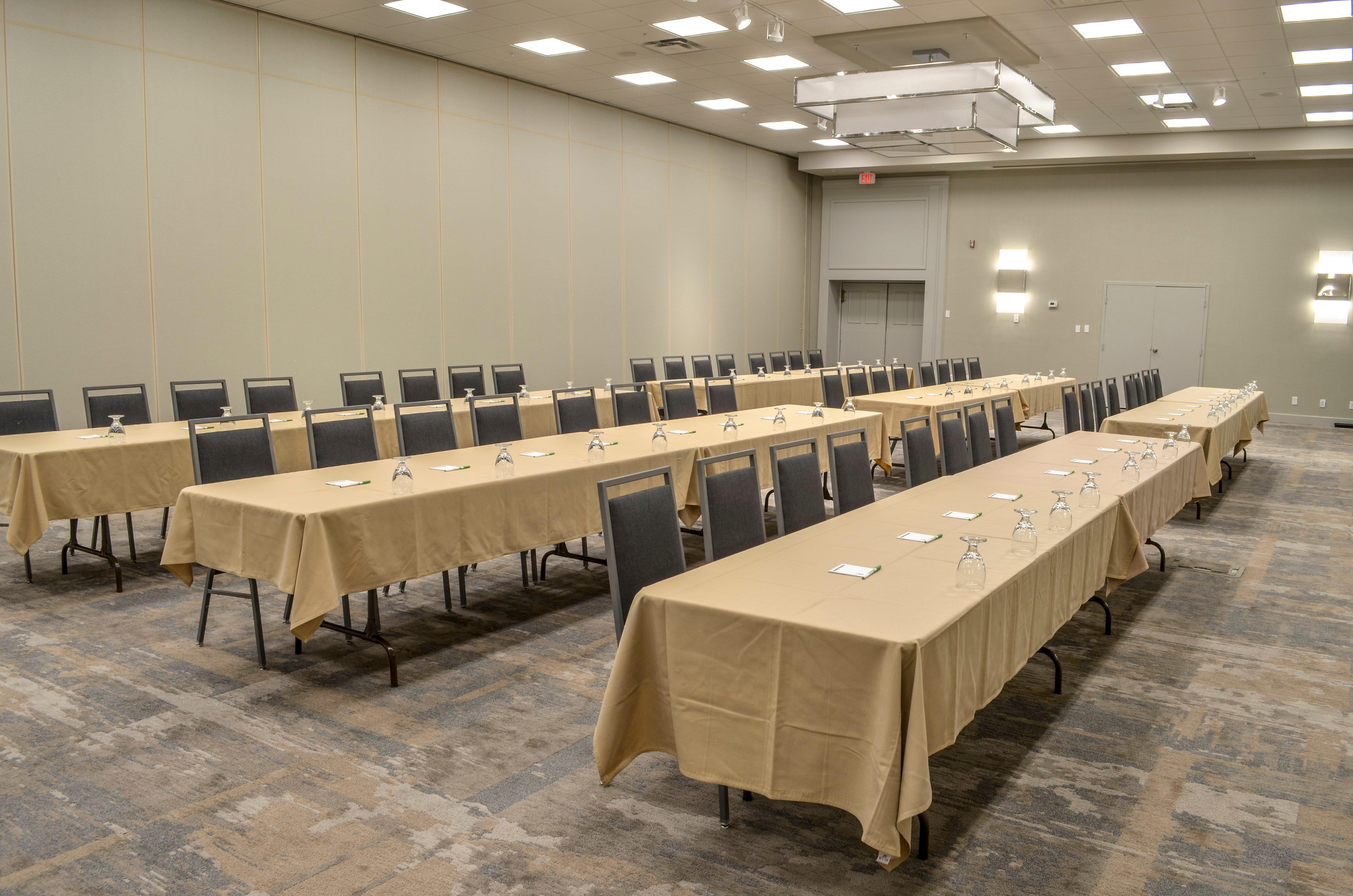 Holiday Inn Fargo By Ihg Buitenkant foto